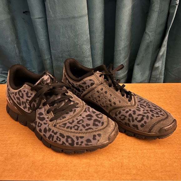 EUC WMNS Nike Free 5.0 V4 Black Leopard Shoes - Picture 3 of 10